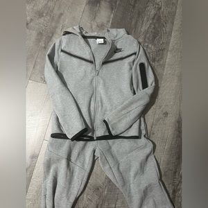 Nike tech youth large